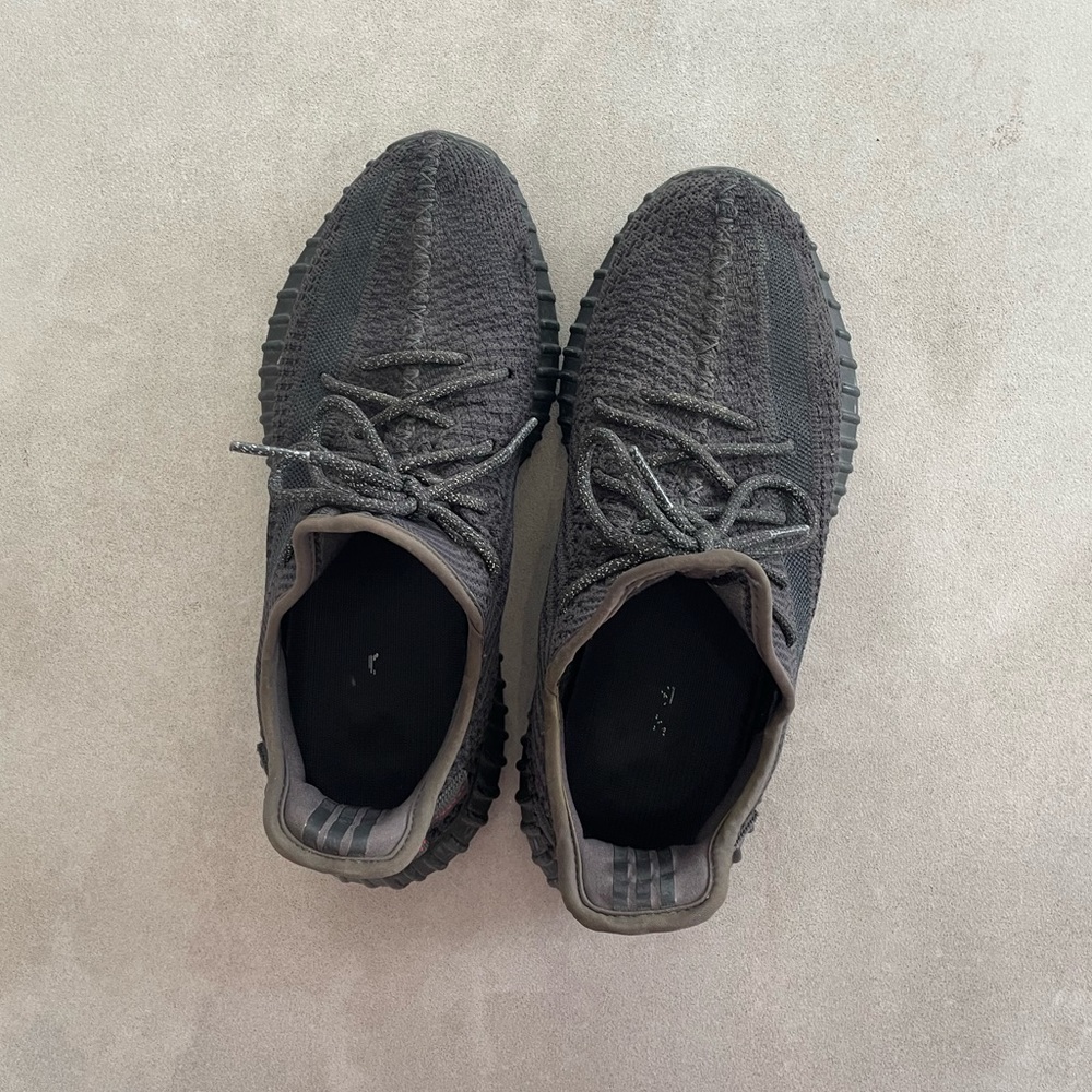 Black yeezy boost 350